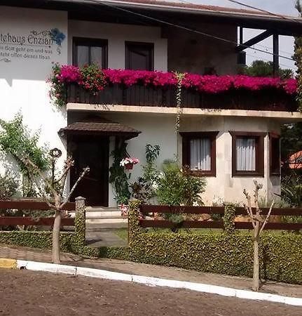 Hospedaria Gãstehaus Enzian Treze Tílias Exterior foto