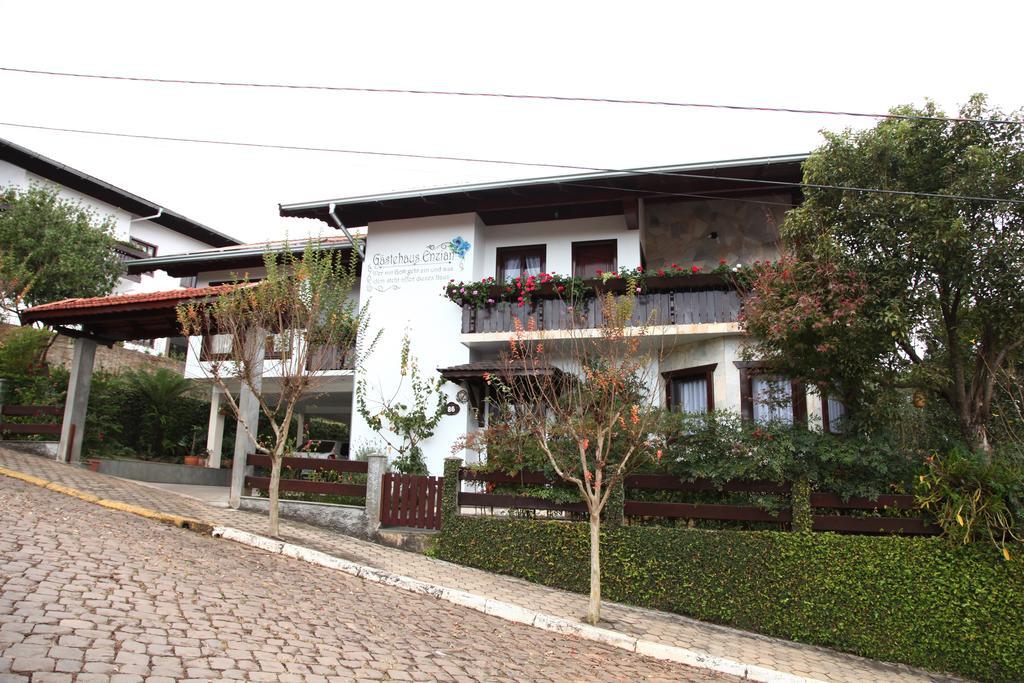 Hospedaria Gãstehaus Enzian Treze Tílias Exterior foto