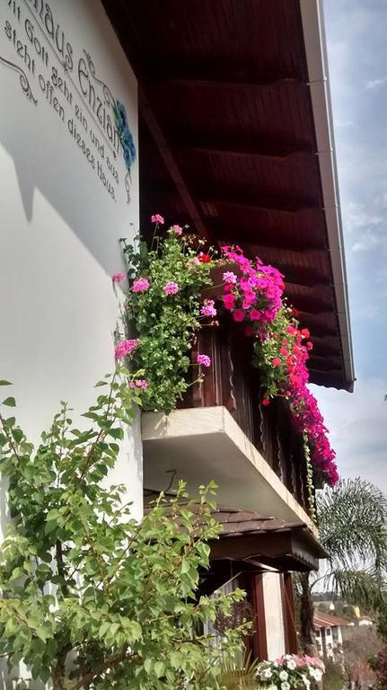 Hospedaria Gãstehaus Enzian Treze Tílias Exterior foto