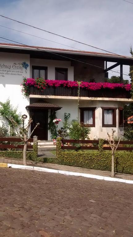 Hospedaria Gãstehaus Enzian Treze Tílias Exterior foto